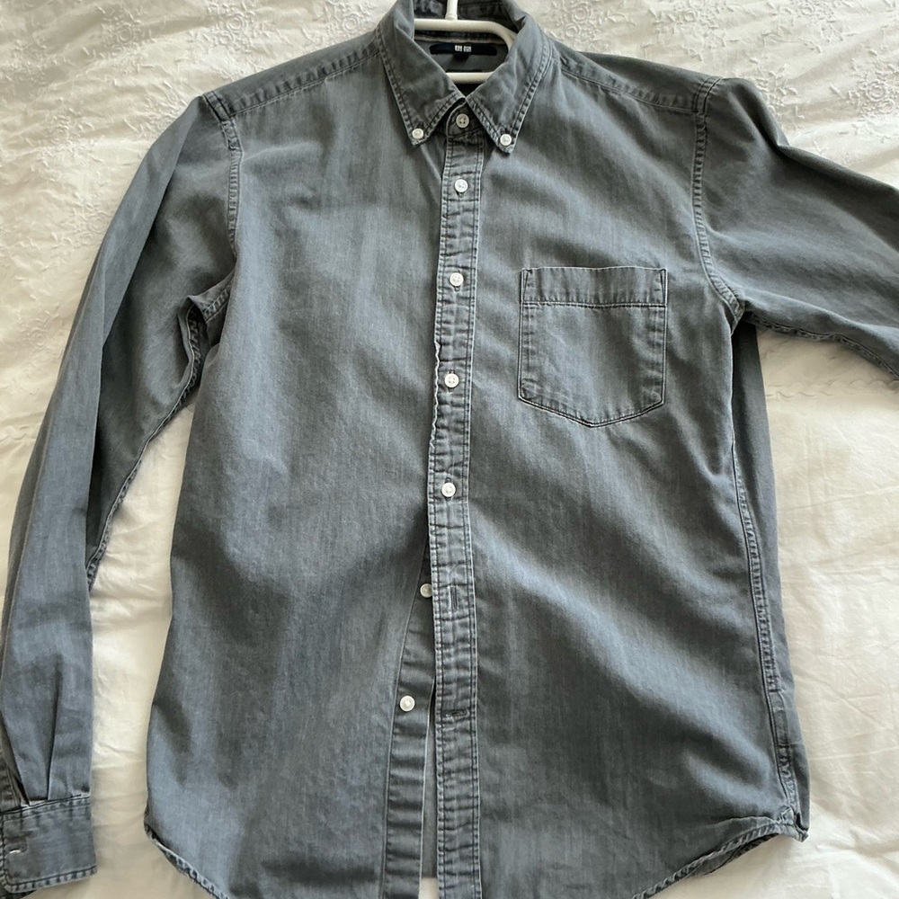 Uniqlo Casual Button-Up Shirt - Charcoal Gray - Picture 4 of 4